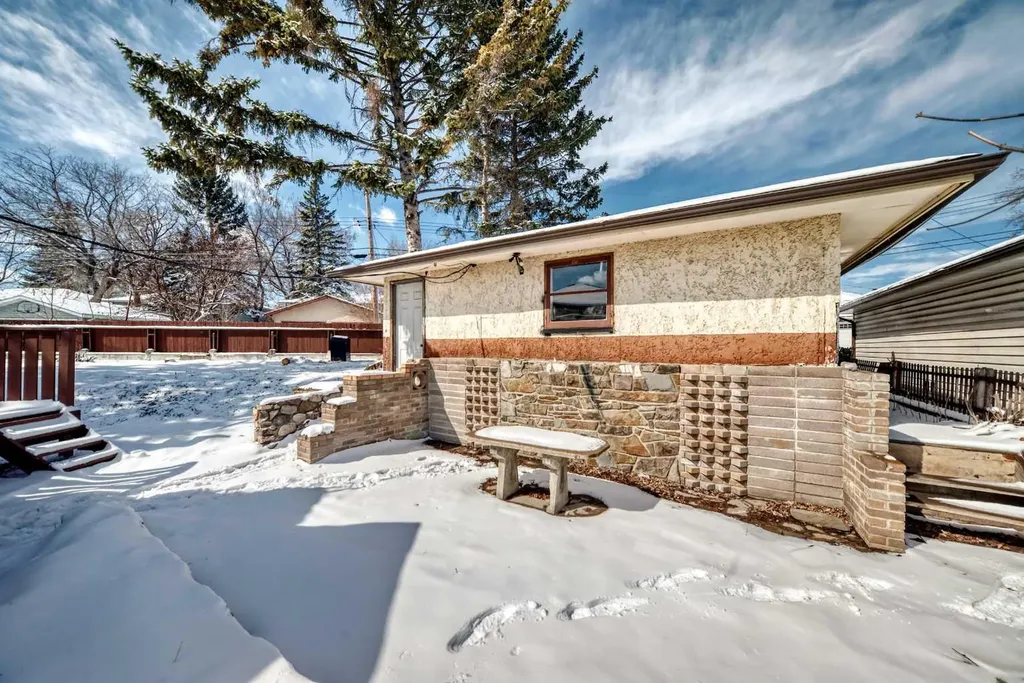 2007 Cottonwood Crescent SE Calgary AB T2B1B9