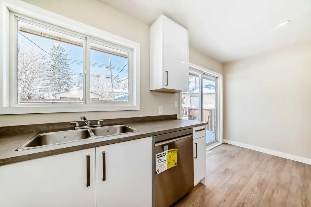 2007 Cottonwood Crescent SE Calgary AB T2B1B9