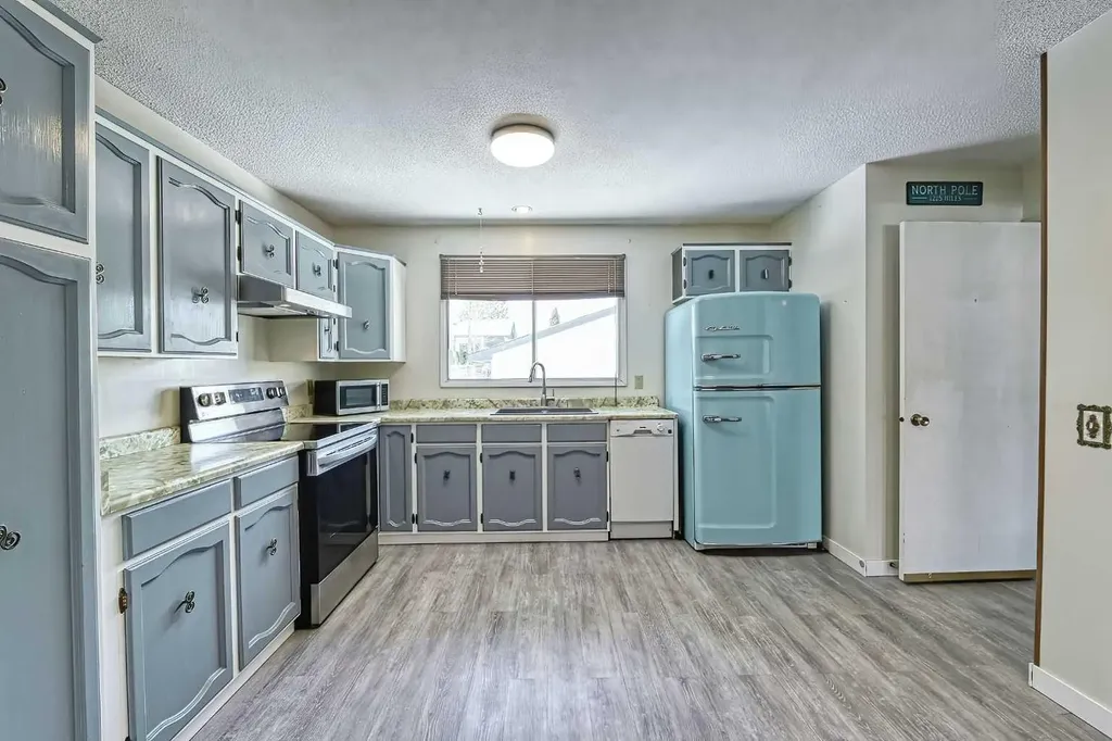 3523 48 Street NE Calgary AB T1Y 5S5