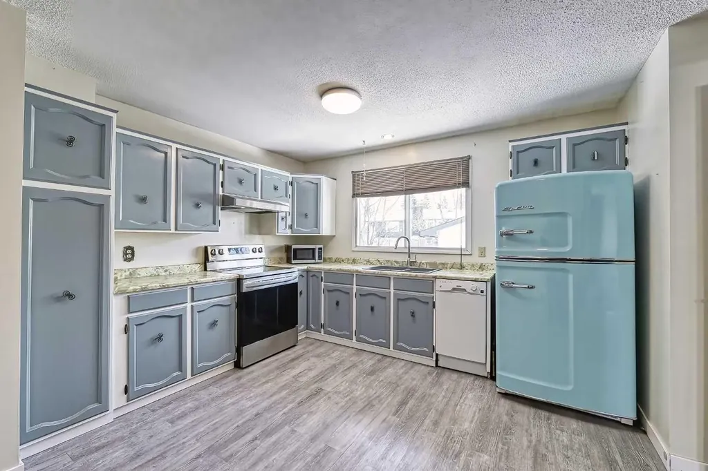 3523 48 Street NE Calgary AB T1Y 5S5
