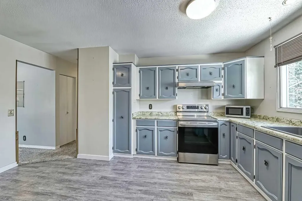 3523 48 Street NE Calgary AB T1Y 5S5