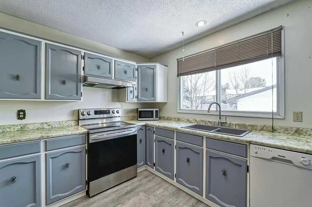 3523 48 Street NE Calgary AB T1Y 5S5