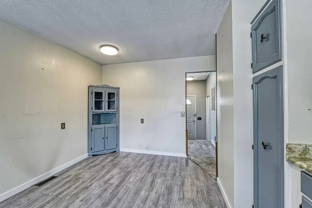 3523 48 Street NE Calgary AB T1Y 5S5