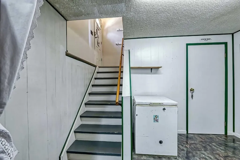 3523 48 Street NE Calgary AB T1Y 5S5