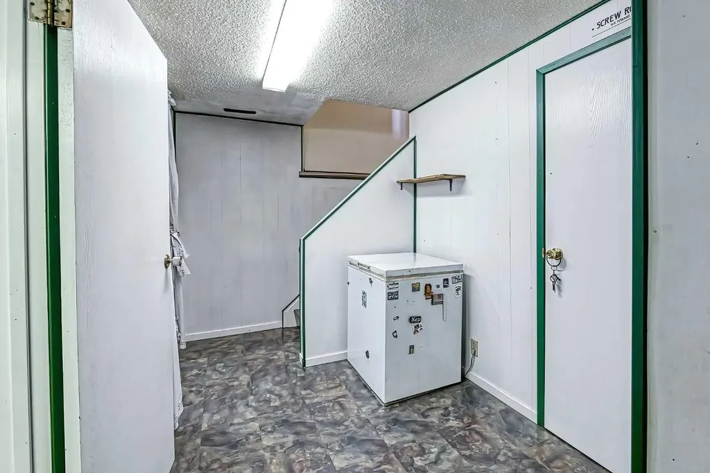 3523 48 Street NE Calgary AB T1Y 5S5