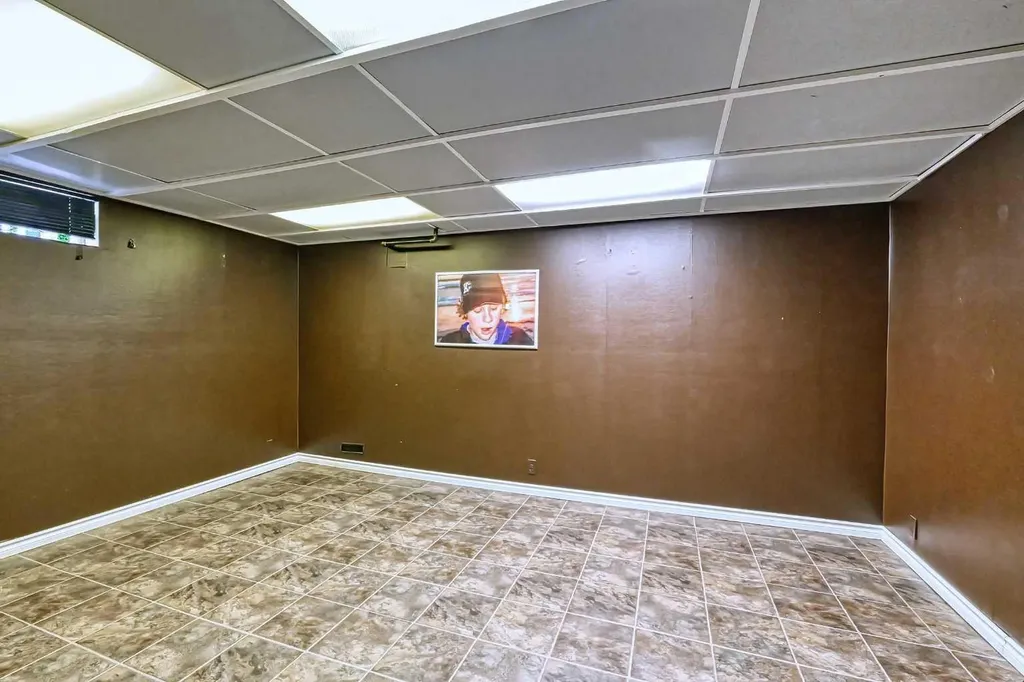 3523 48 Street NE Calgary AB T1Y 5S5