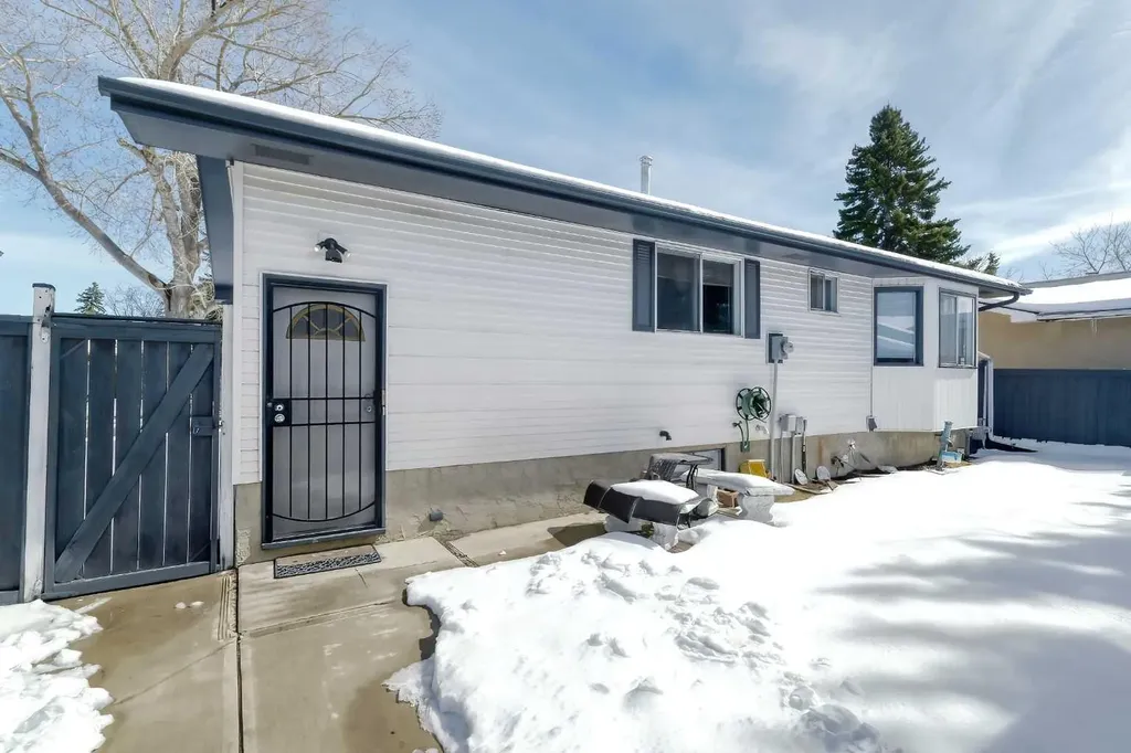 3523 48 Street NE Calgary AB T1Y 5S5