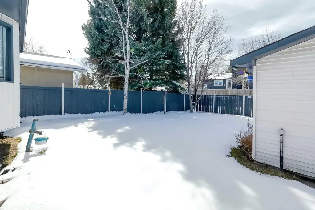 3523 48 Street NE Calgary AB T1Y 5S5