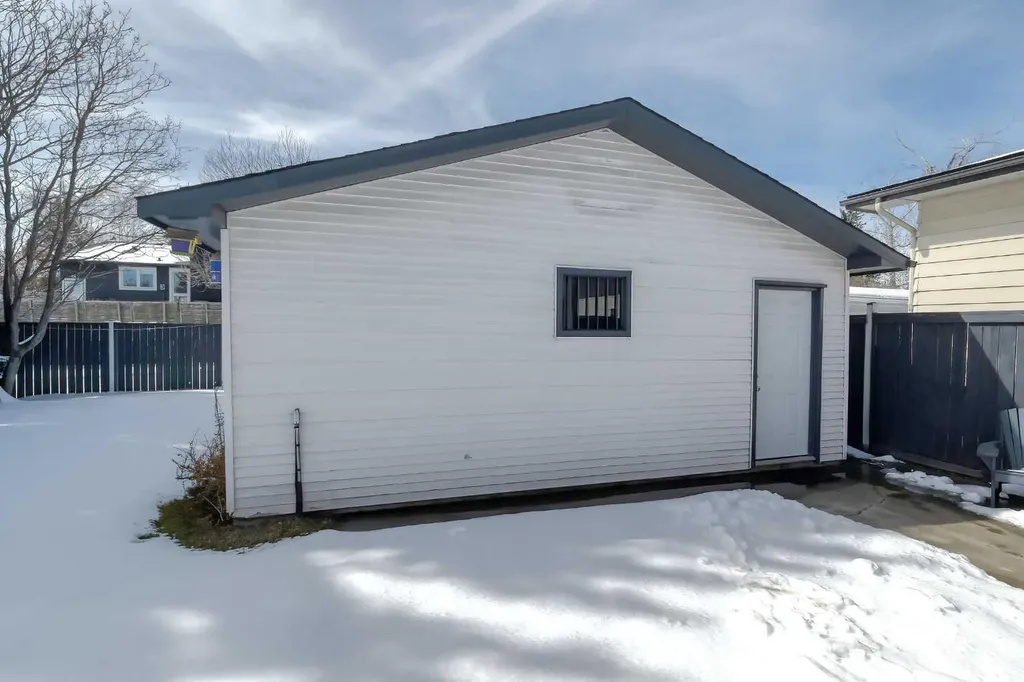 3523 48 Street NE Calgary AB T1Y 5S5