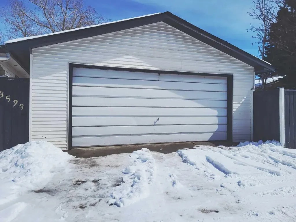 3523 48 Street NE Calgary AB T1Y 5S5