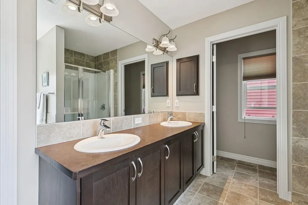 7 Cooperstown Place SW Airdrie AB T4B3T5
