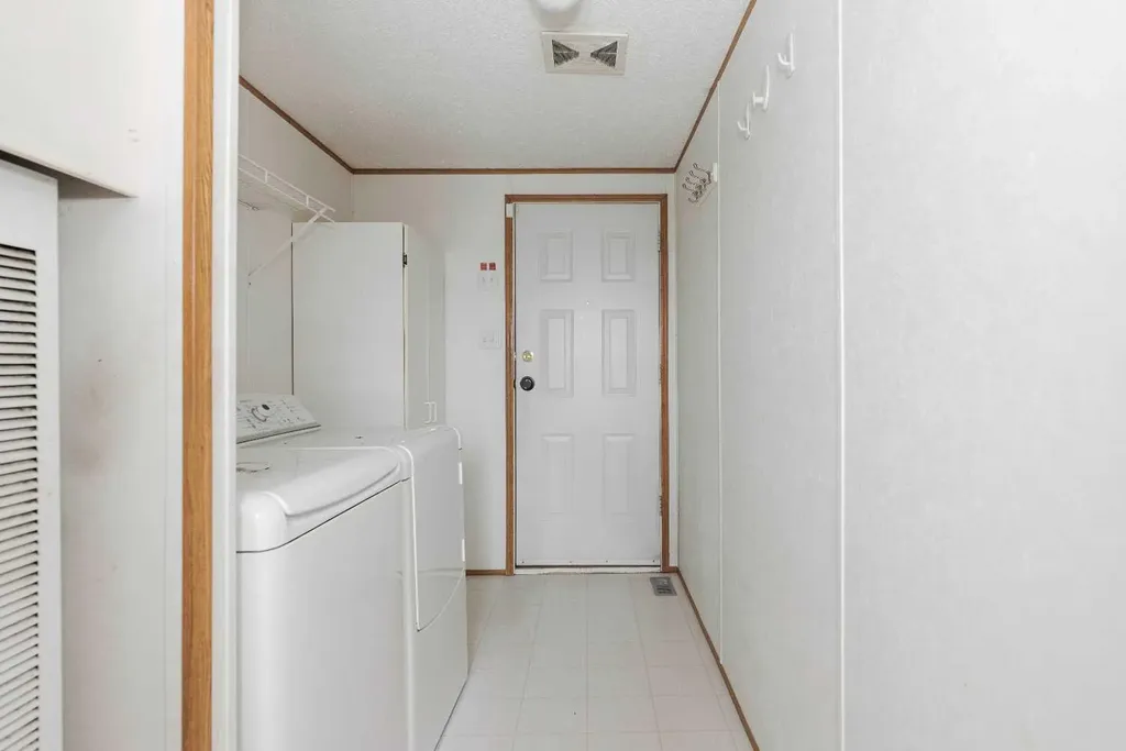 100 Palomino Close Fort Mcmurray AB T9H 5K5
