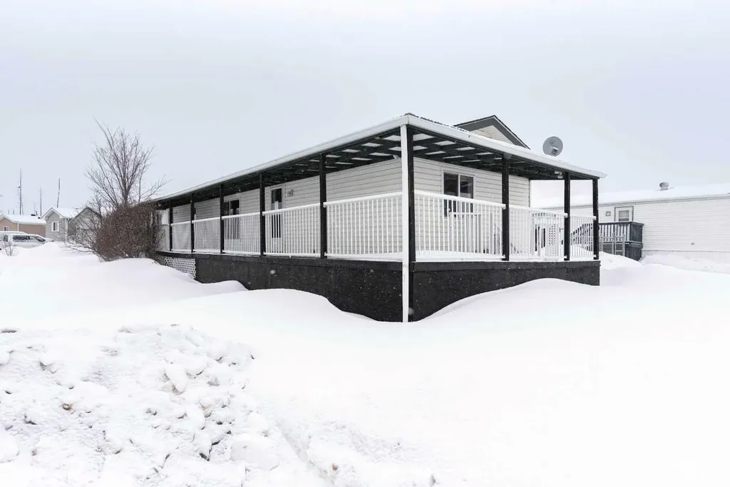 100 Palomino Close Fort Mcmurray AB T9H 5K5