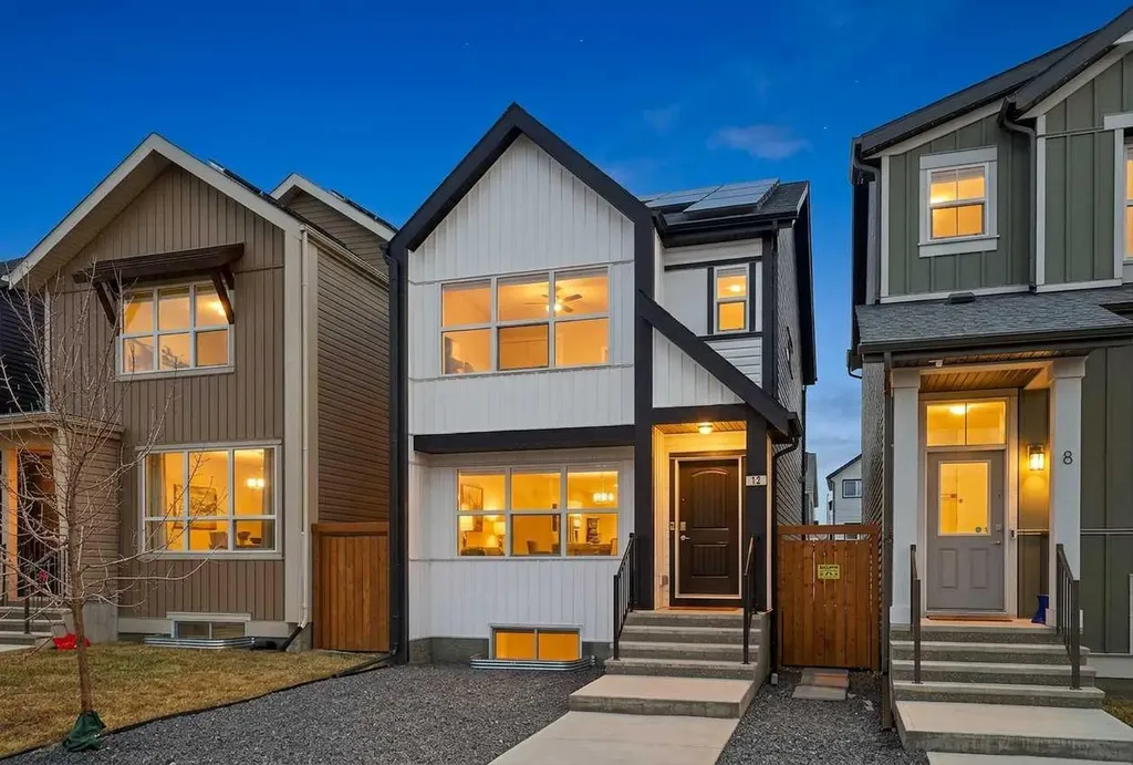 12 Heirloom Crescent SE Calgary AB T3S0G9