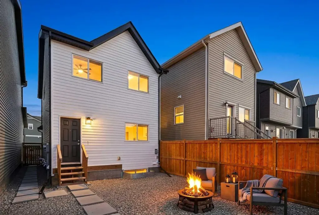 12 Heirloom Crescent SE Calgary AB T3S0G9
