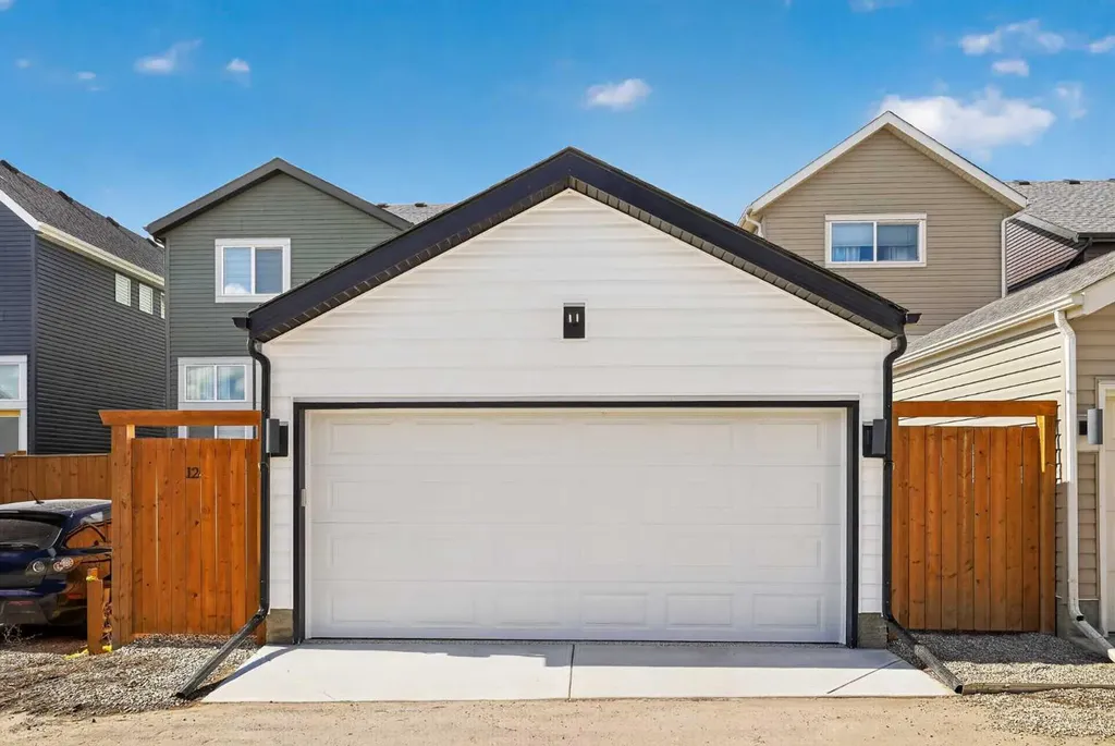 12 Heirloom Crescent SE Calgary AB T3S0G9