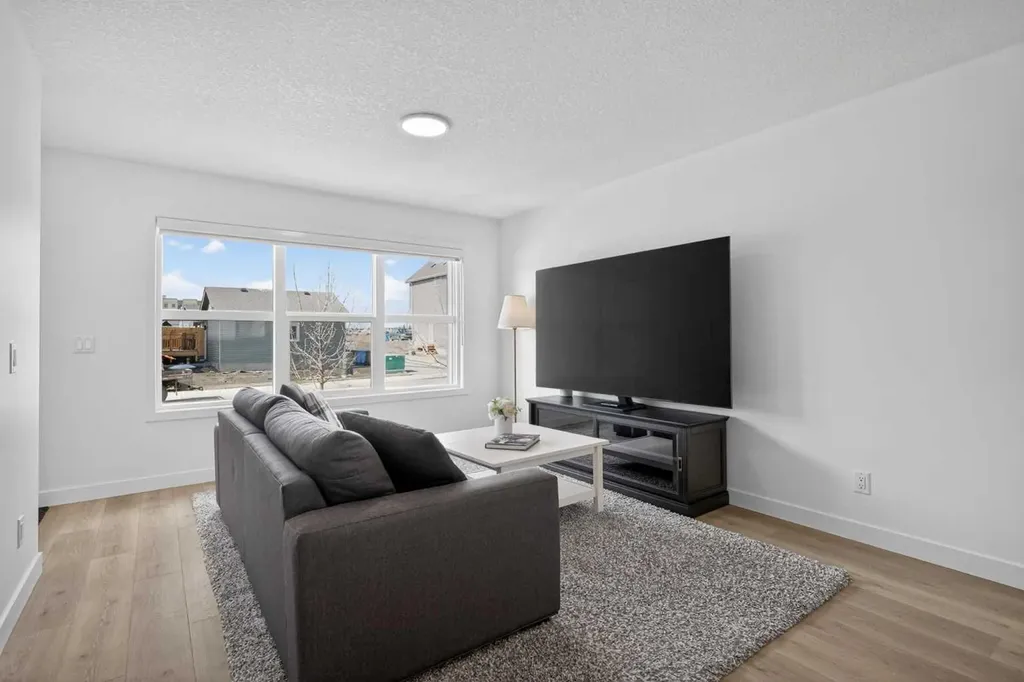 12 Heirloom Crescent SE Calgary AB T3S0G9