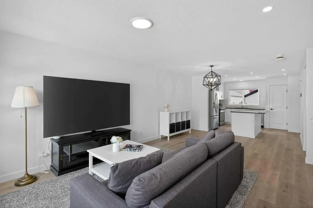 12 Heirloom Crescent SE Calgary AB T3S0G9