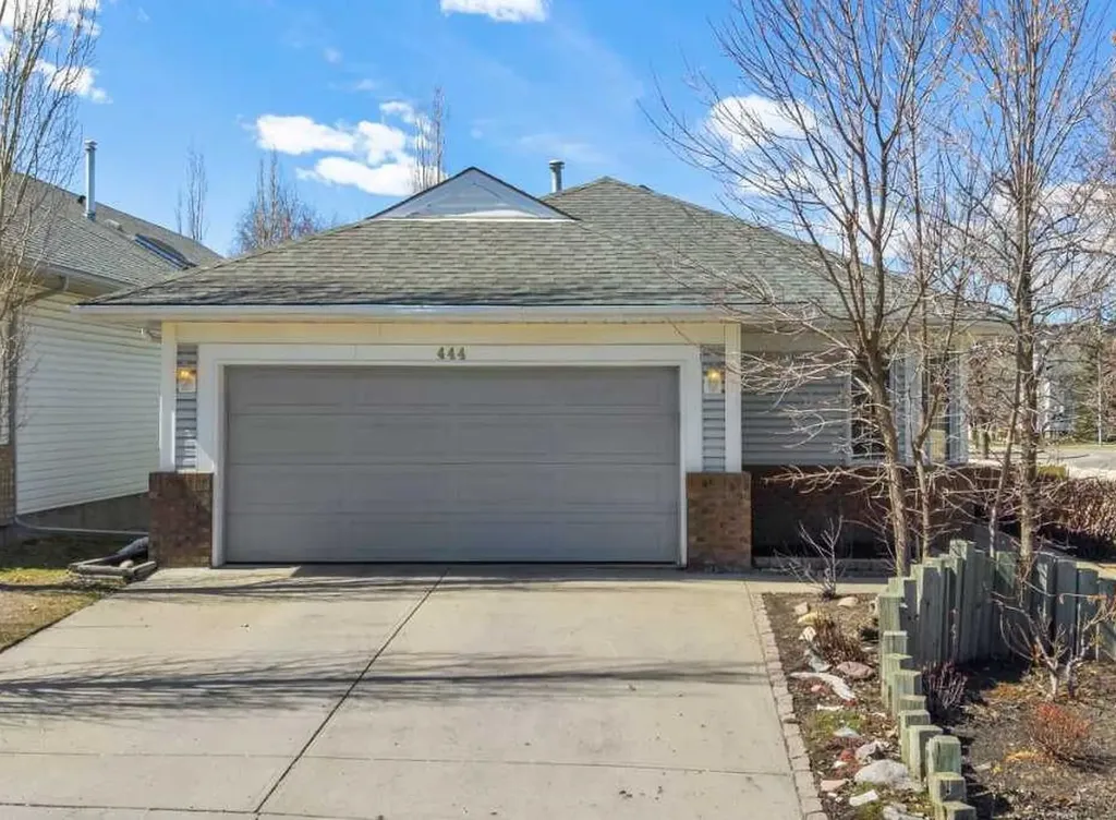 444 Sierra Morena Court SW Calgary AB T3H 3A6