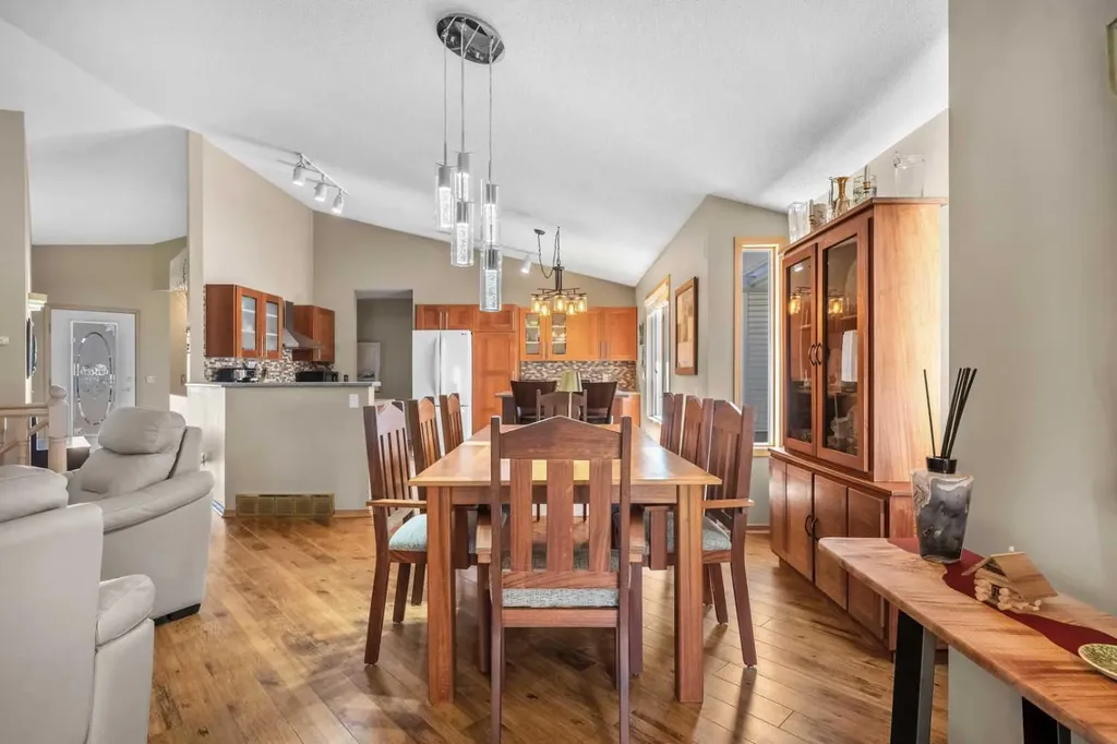 444 Sierra Morena Court SW Calgary AB T3H 3A6