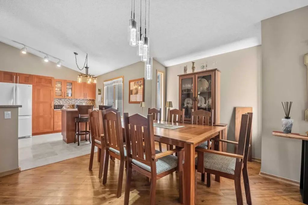 444 Sierra Morena Court SW Calgary AB T3H 3A6