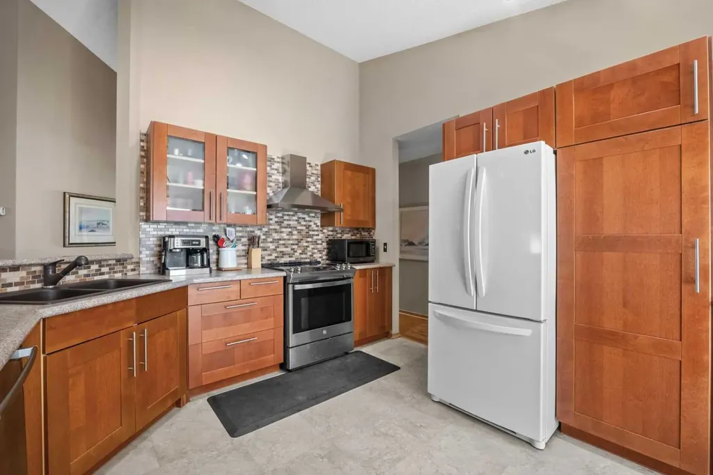 444 Sierra Morena Court SW Calgary AB T3H 3A6
