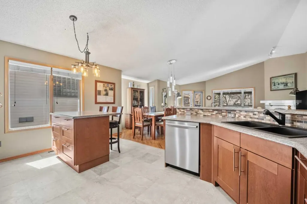 444 Sierra Morena Court SW Calgary AB T3H 3A6