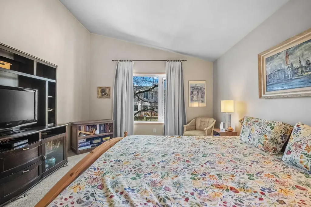 444 Sierra Morena Court SW Calgary AB T3H 3A6