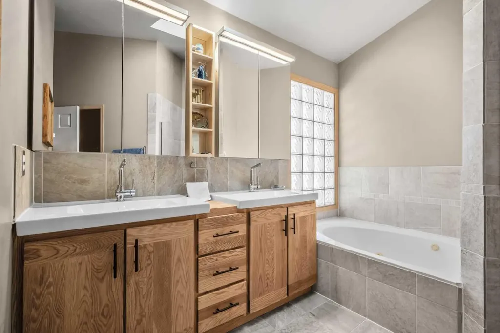 444 Sierra Morena Court SW Calgary AB T3H 3A6