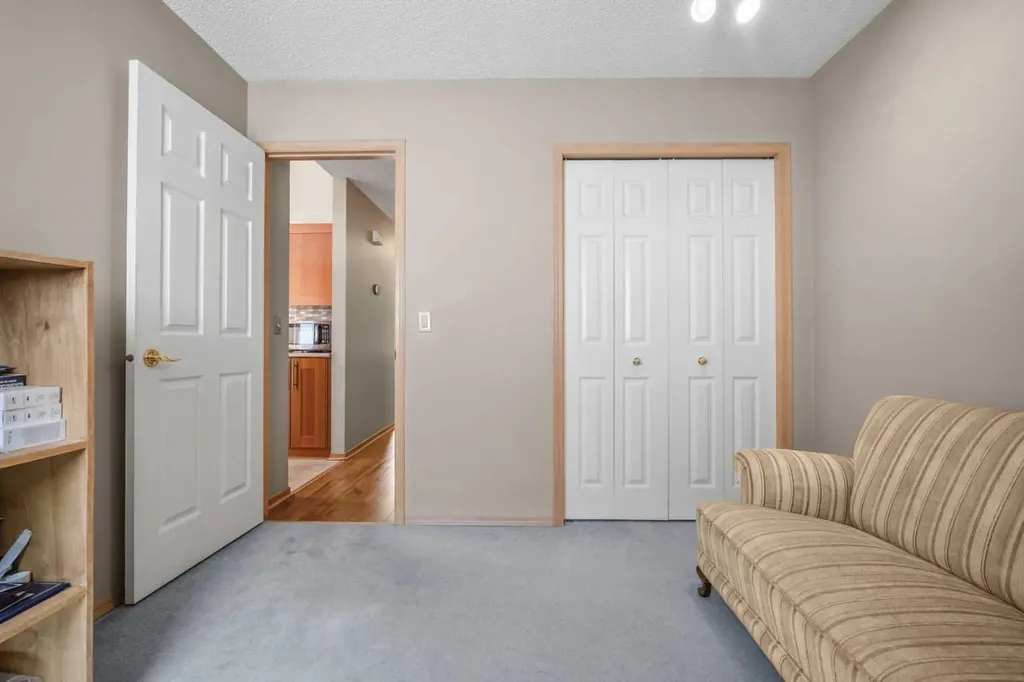 444 Sierra Morena Court SW Calgary AB T3H 3A6