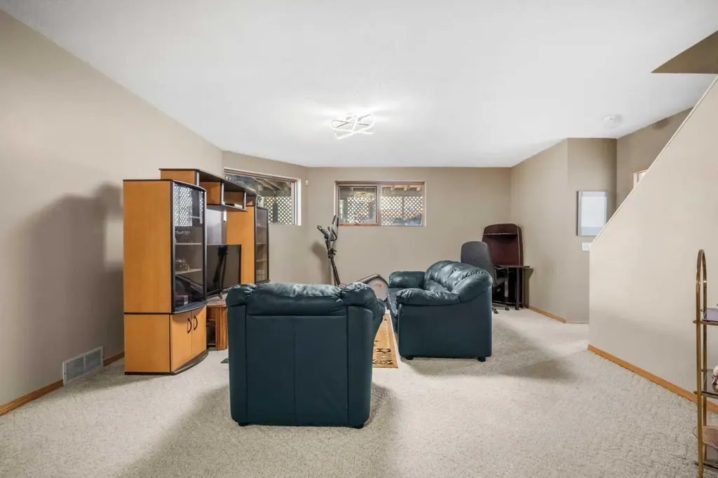 444 Sierra Morena Court SW Calgary AB T3H 3A6