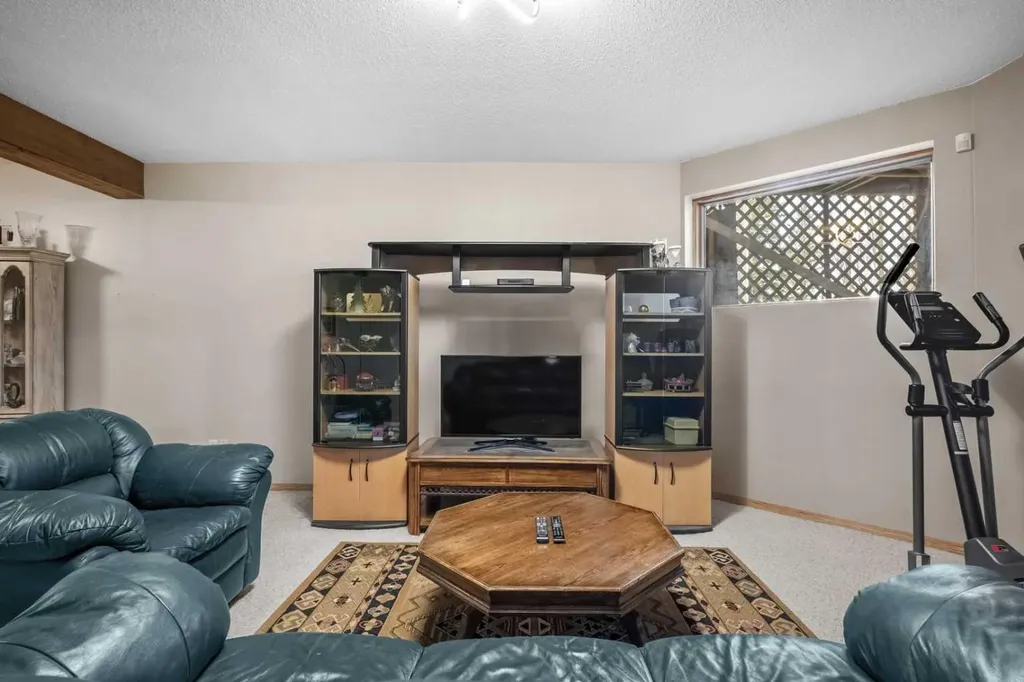 444 Sierra Morena Court SW Calgary AB T3H 3A6