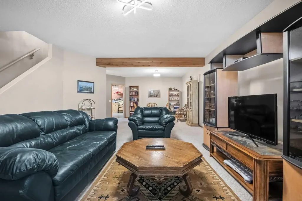 444 Sierra Morena Court SW Calgary AB T3H 3A6