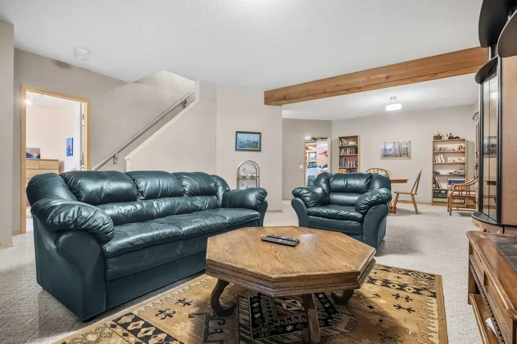 444 Sierra Morena Court SW Calgary AB T3H 3A6