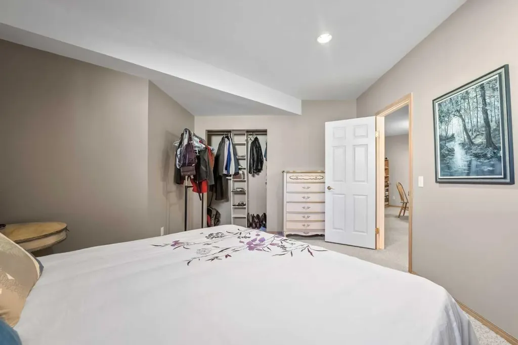 444 Sierra Morena Court SW Calgary AB T3H 3A6