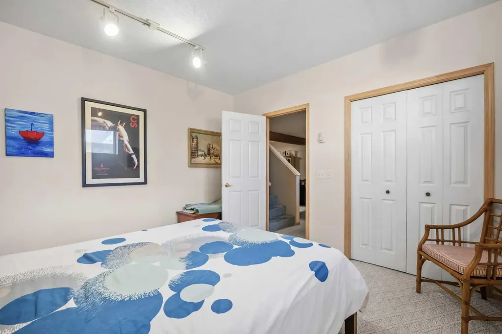 444 Sierra Morena Court SW Calgary AB T3H 3A6