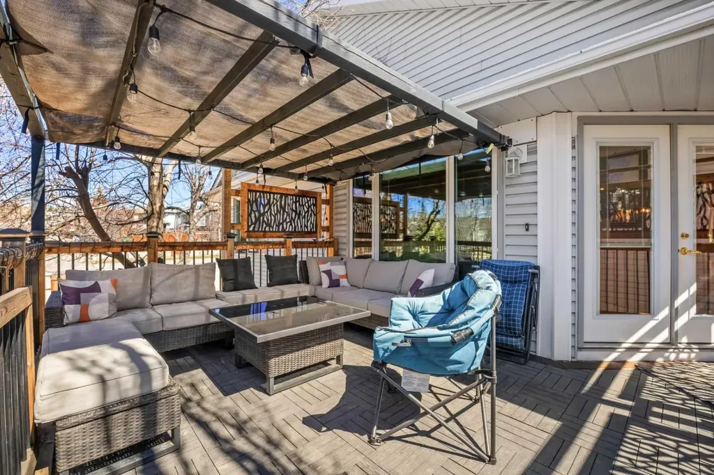 444 Sierra Morena Court SW Calgary AB T3H 3A6