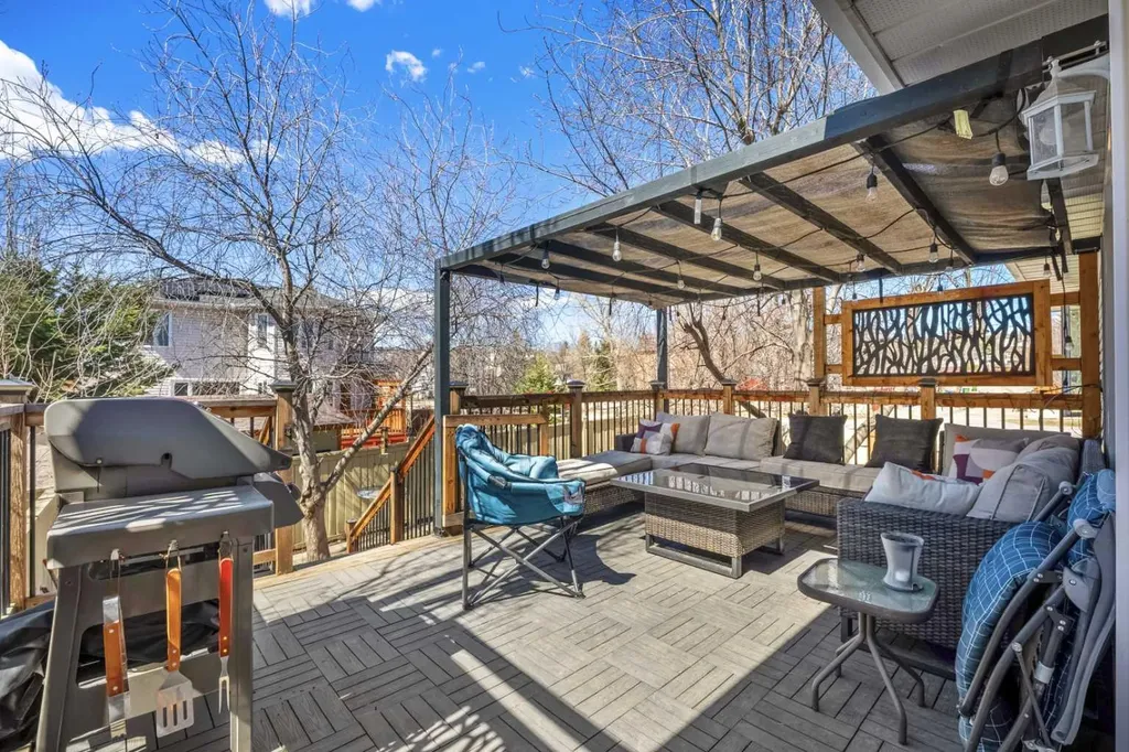 444 Sierra Morena Court SW Calgary AB T3H 3A6