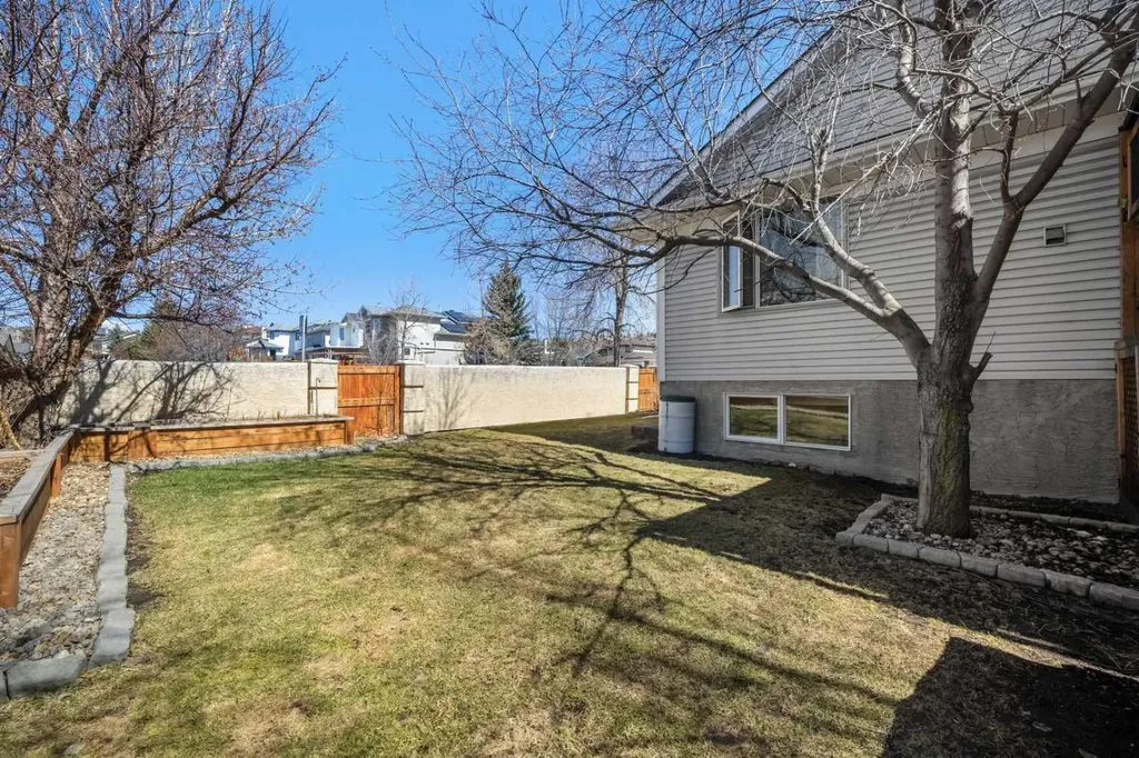 444 Sierra Morena Court SW Calgary AB T3H 3A6