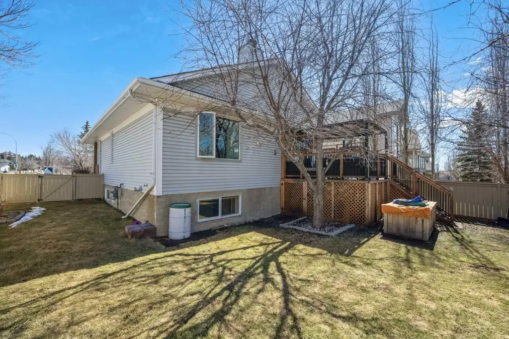 444 Sierra Morena Court SW Calgary AB T3H 3A6