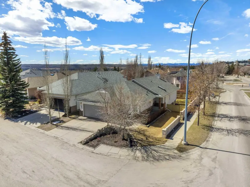 444 Sierra Morena Court SW Calgary AB T3H 3A6