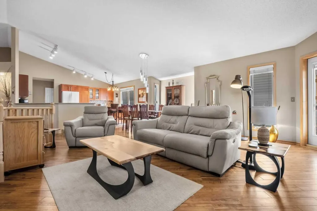 444 Sierra Morena Court SW Calgary AB T3H 3A6