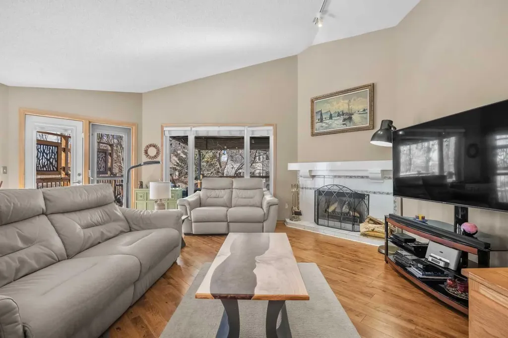 444 Sierra Morena Court SW Calgary AB T3H 3A6