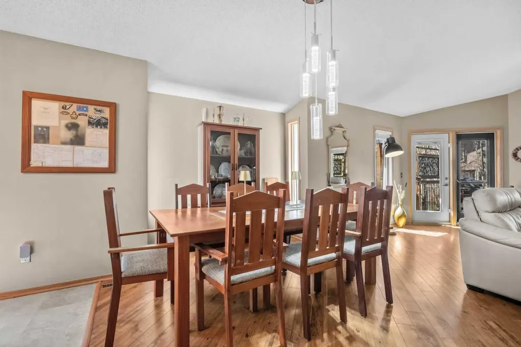 444 Sierra Morena Court SW Calgary AB T3H 3A6