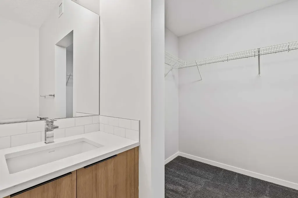 40 Carrington Plaza NW Calgary AB T3P 1X7