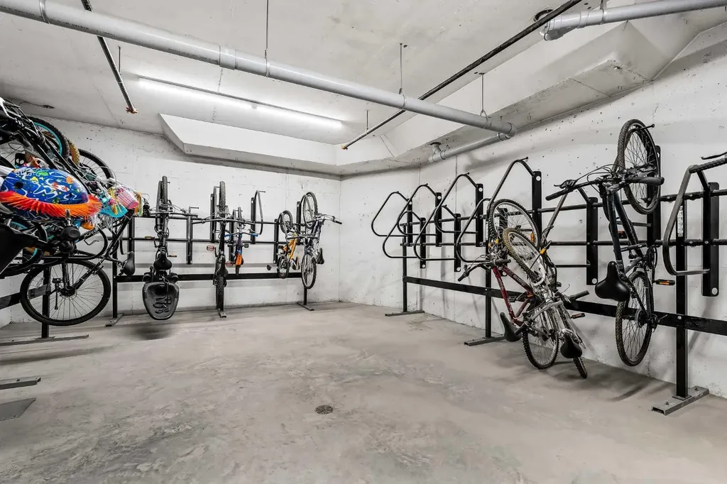 40 Carrington Plaza NW Calgary AB T3P 1X7