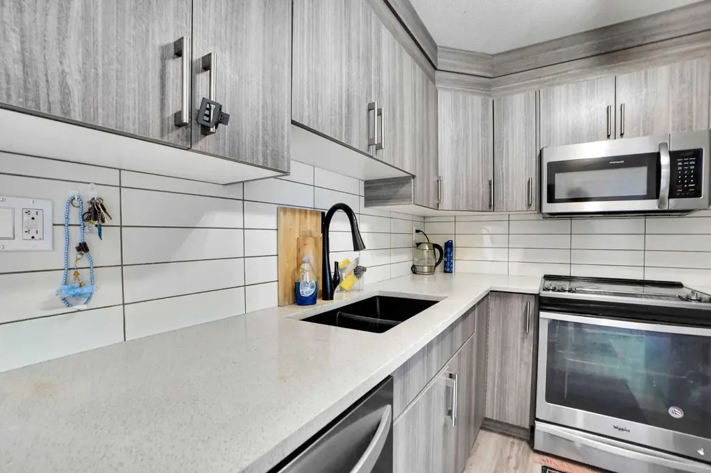 6118 80 Avenue NE Calgary AB T3J 0S6