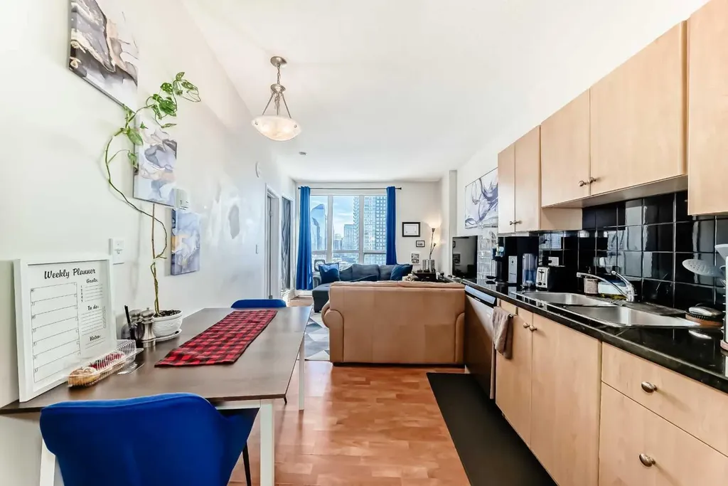 1053 10 Street SW Calgary AB T2R 1S6