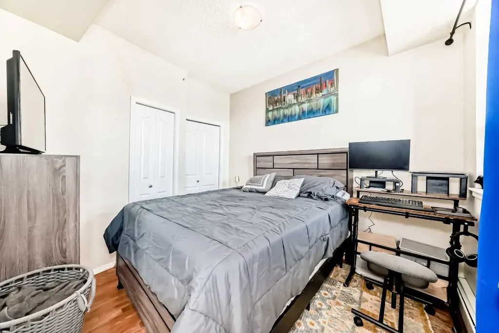 1053 10 Street SW Calgary AB T2R 1S6