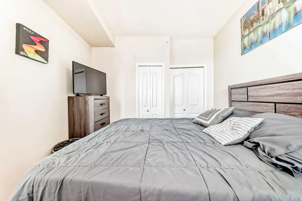 1053 10 Street SW Calgary AB T2R 1S6